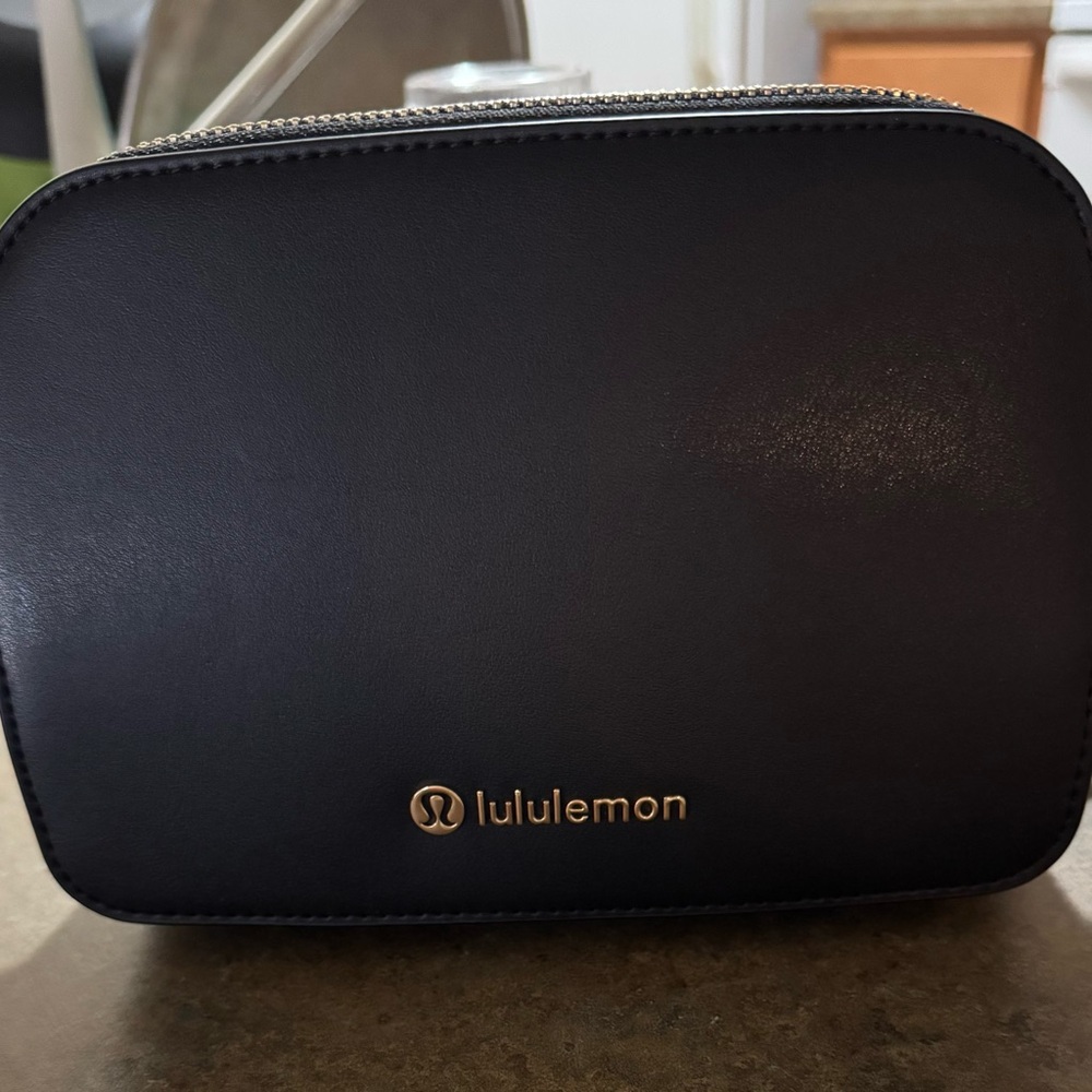 NWT/Rare - Lululemon Leather Alternative Everywhere Belt Bag - Gold Hardware 1L - Picture 3 of 14